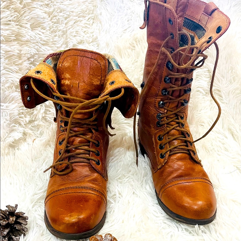 SOLD  Steve Madden Camarro Combat boot